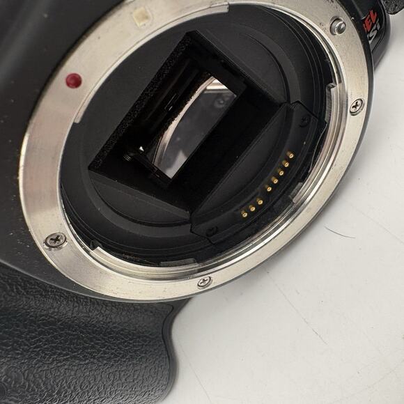 Canon EOS Rebel XSi Camera BODY ONLY - Picture 3 of 10